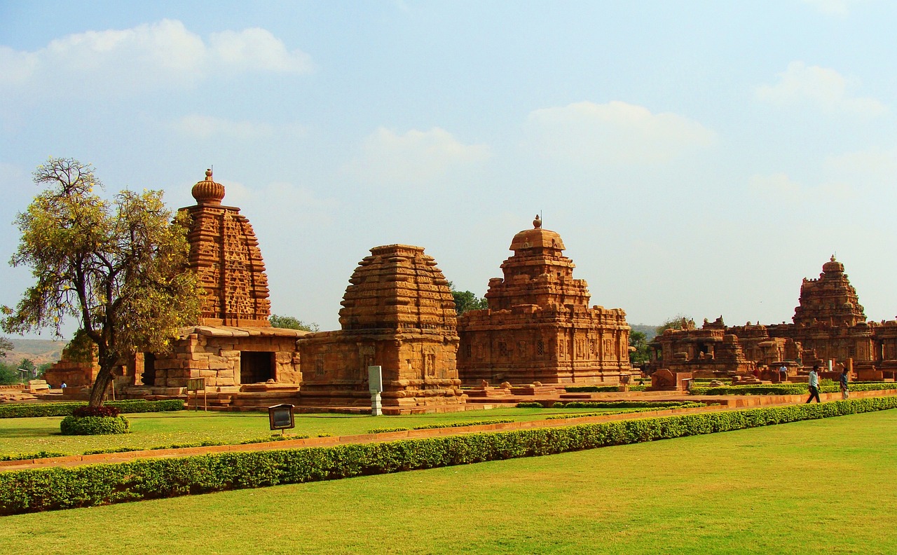 Hampi Badami Tour